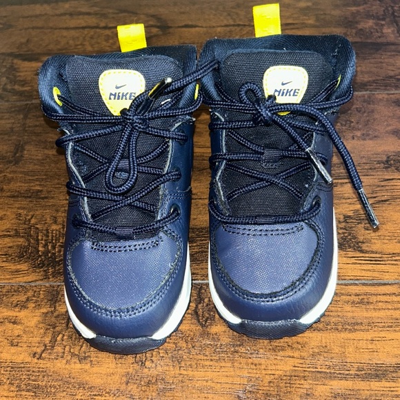 Nike Boots 7c - Picture 2 of 4